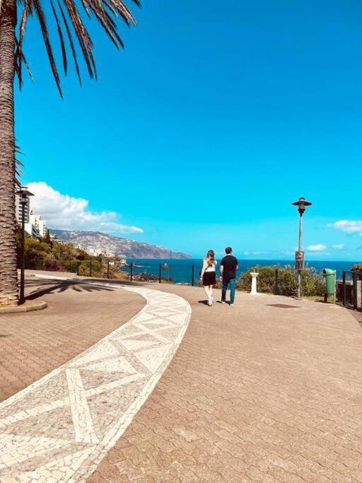 Seaview Walking To The